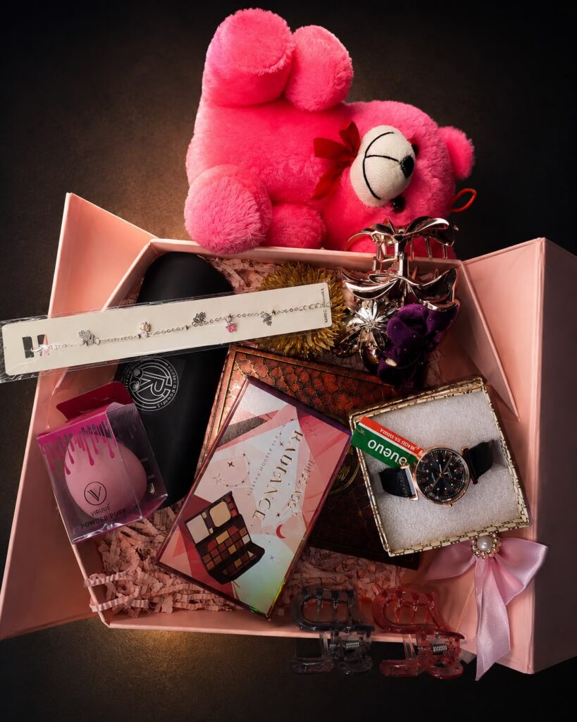 * *Love N Gift Signature Hamper*